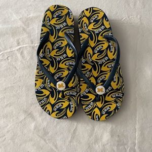 U of M Flip Flops ~~ Size 8 ~~ Raised Heel ~~ New